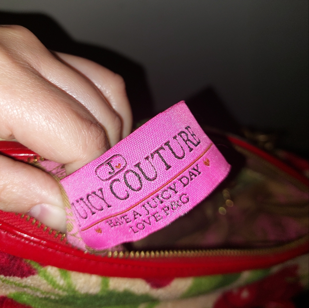 πsend offersπ Juicy Couture Cherry Barrel Bag - Picture 8 of 11